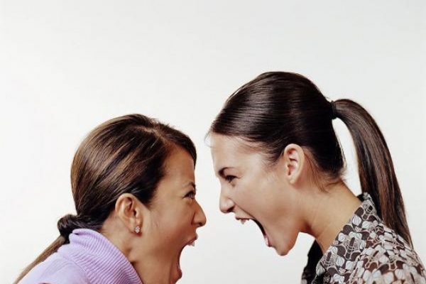 Nằm mơ thấy cãi nhau với người cùng phái có ý nghĩa gì?